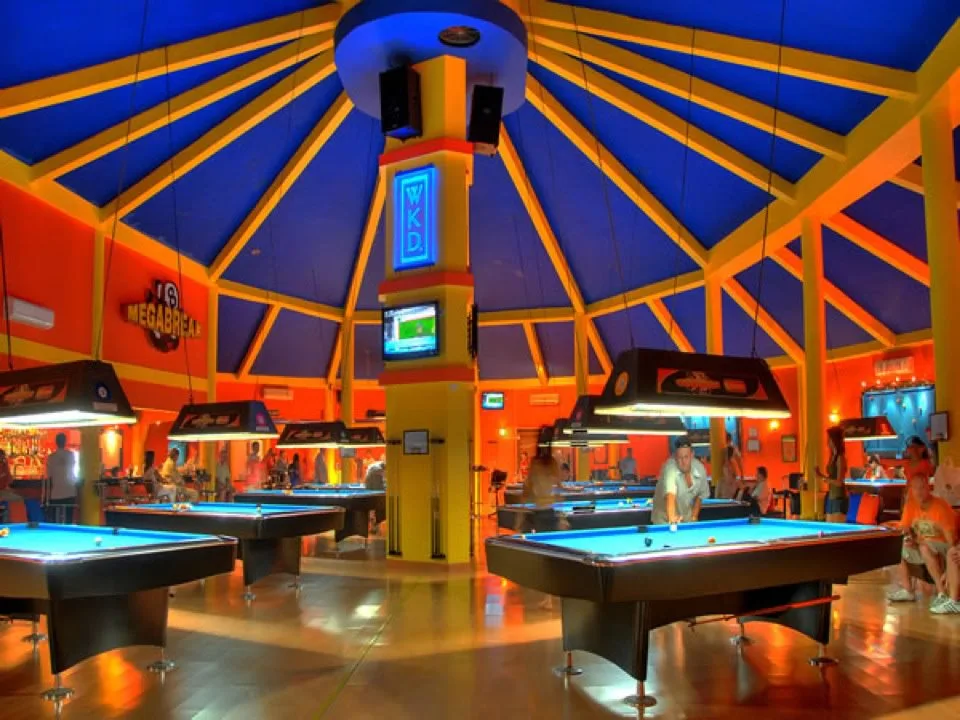 MEGABREAK Pool Hall